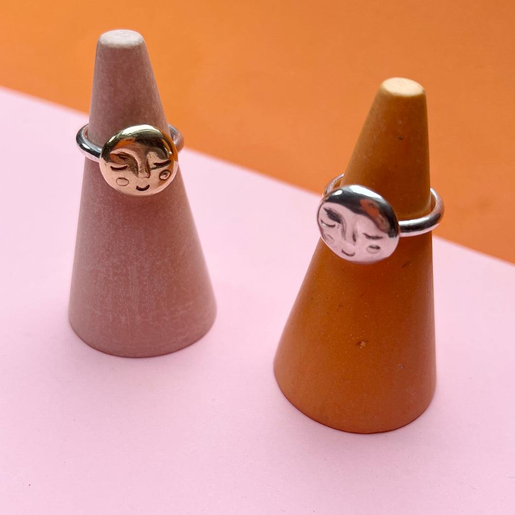 Moon face ring